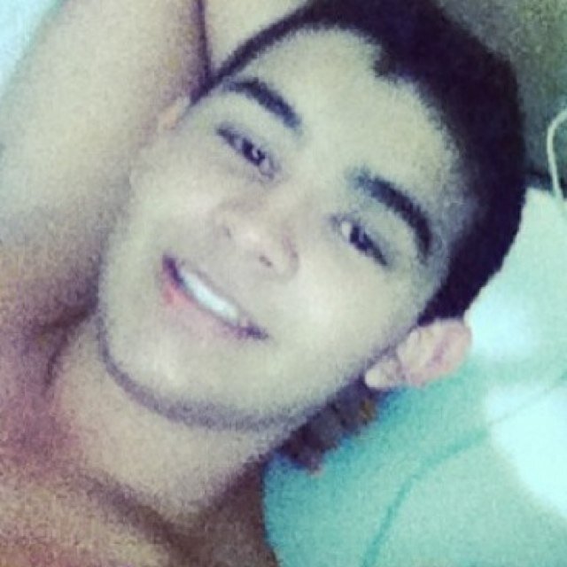 Carioca, 15 anos, Deus, Surf, Futebol, amigos e Fortaleza Esporte Clube. ”Quem acredita, sempre alcanca”.