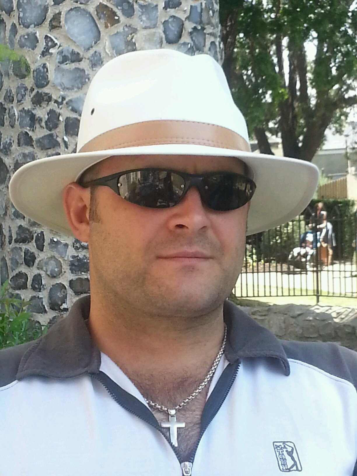 I am a Skilled Tradesman. Self Employed .. I LOVE chicken and roast potatos...