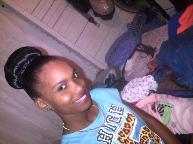 Omellaroberts's profile picture. 