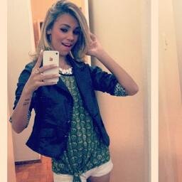 Mesmo que a gente tente apagar com outras coisas bonitas ou leves, certos momentos nem o tempo apaga.      http://t.co/5apQmOA2yW
