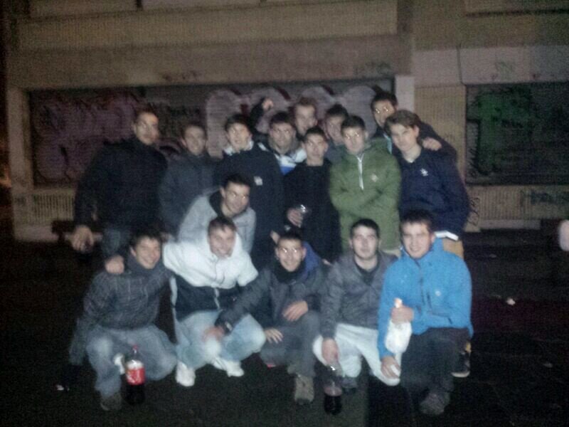 Yo sólo se que si se puede, y dejo que este corazón me lleve, me eleve, allí dónde la música conmueve .Sharif.
