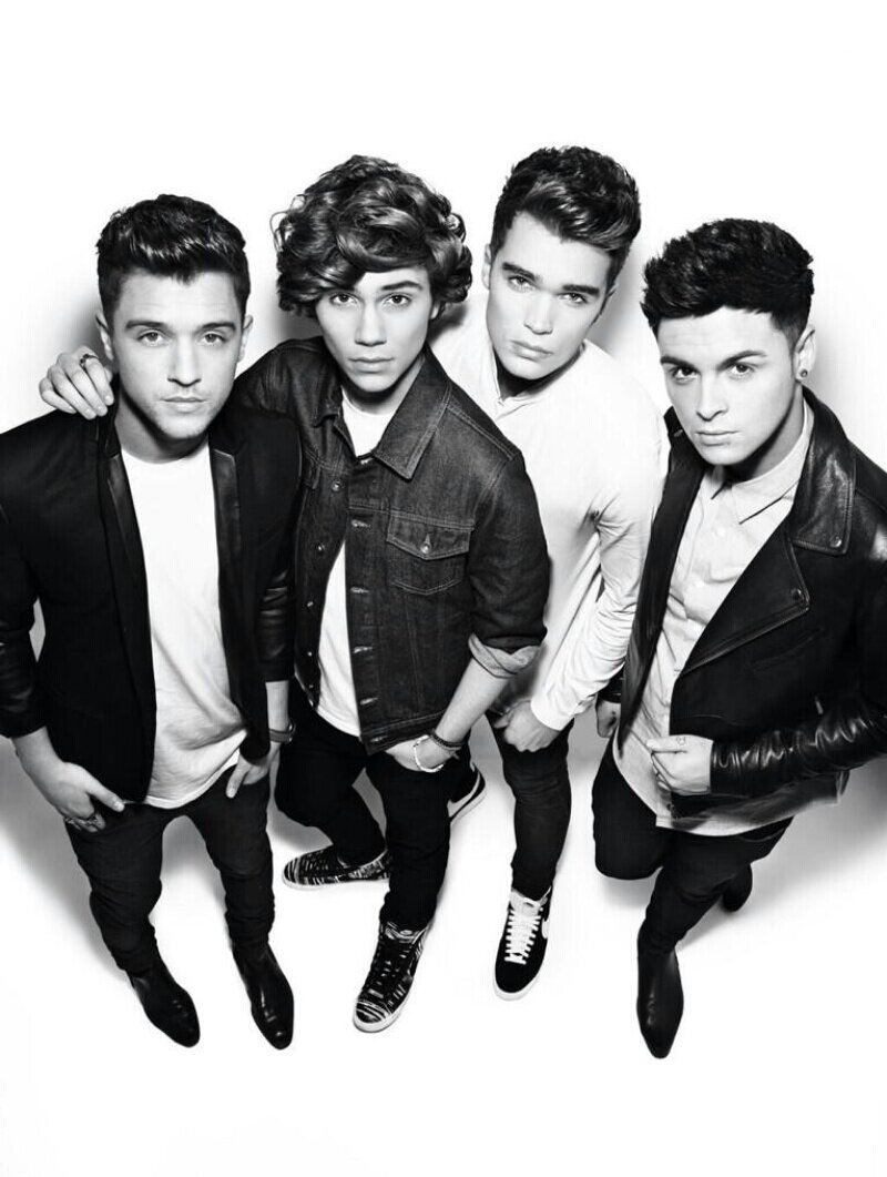 Heeey Jcats we will follow back 100%. Can we get 4/4 following us? Met Union J 02/11/13!