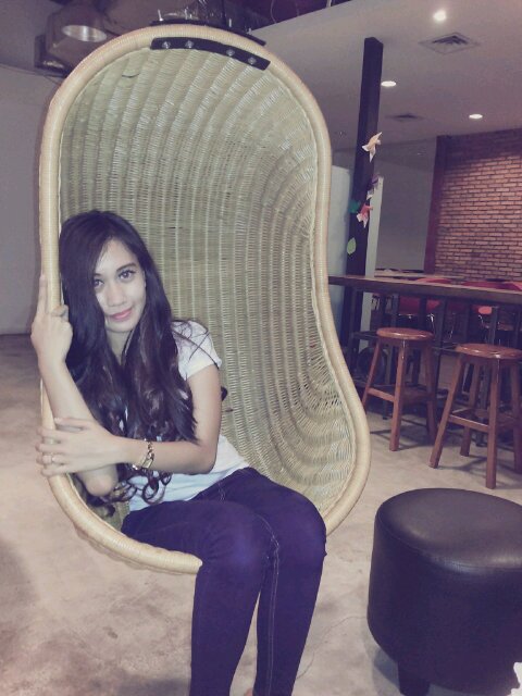 feel Young, life Free and stay Classy be happy be pretty♥ • muhammad reza hafiz♡