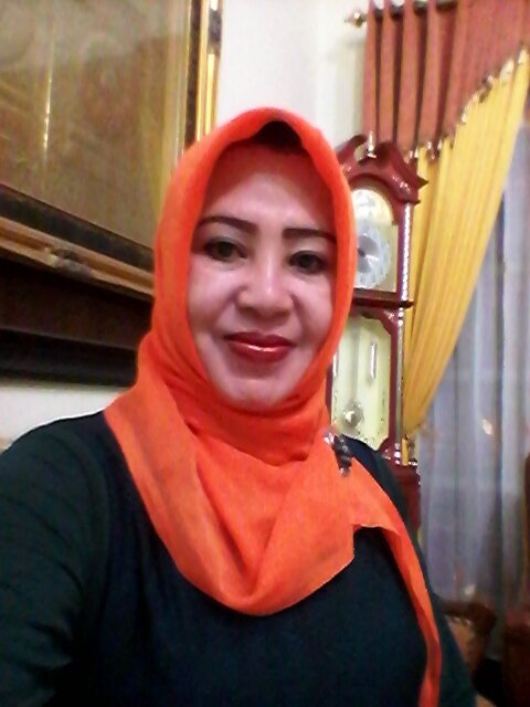 Mama dari Risvan Winarta, Arin Tontami dan Nila Trie Agustin.
