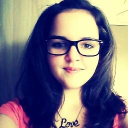 I'm 15 years old. Love listening to music, do not pass without it. I'm stubborn and a bit shy. I love going to the beach and shopping I love my best friend. ∞