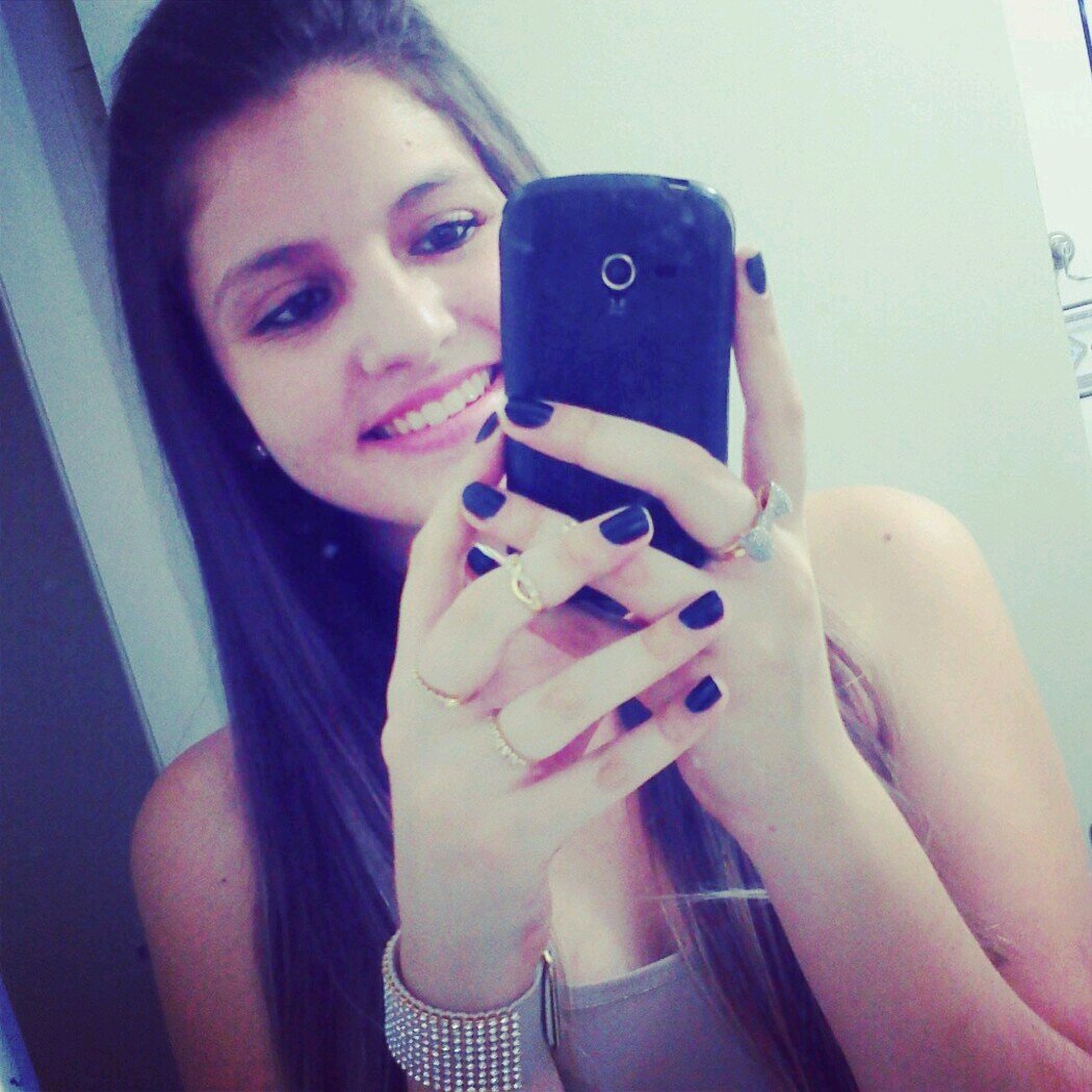 18 anos ,Descreva de mim como quiser.
e receba de mim o que merecer (: 
http://t.co/BMw0WA3q75…