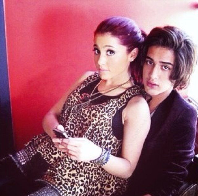 Single !RP ! Best friends Ariana,Victoria,Liz,Matt and leon and Danella .