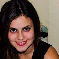 Estudiante de Traducción e interpretación. Enamorada del chocolate, Paris y viajar en general.Todo lo que importa es aqui y ahora.