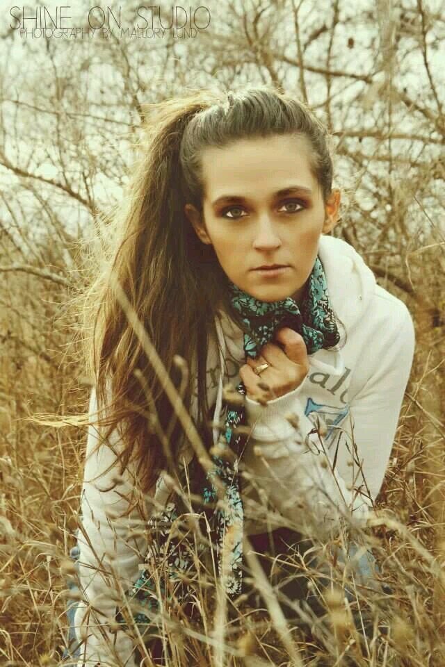im a smooth talking michigan bound mom of three i love dogs ,hunting, modeling ,and being just me !