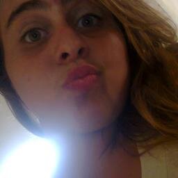 16 anos , divertida, meiga , abusada , irônica ,Retardada ,boba .     amo nutela 3    Prazer essa sou eeu ! *;