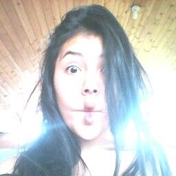 camilaarias23's profile picture. Y si nos quedamos un minuto mas?