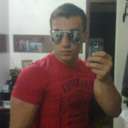 Para quê levar a vida tão a sério, se a vida é uma alucinante aventura da qual jamais sairemos vivos.