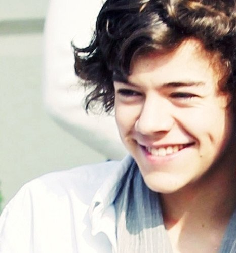 Hiiiiiiiii every1 I'm Elishba and I'm Directioner and
 my favourite is Harry