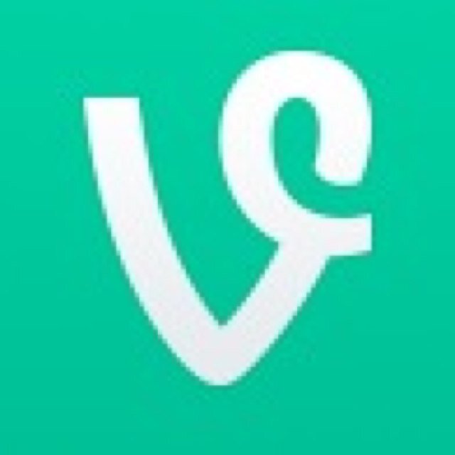 I post funny vines!!! I give shout outs to people that follows me!!!--
Tag your tweets #Random for more follows!!! FUNNY VINES!!!!