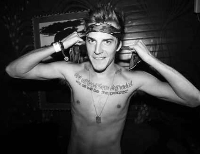 John O'callaghan frontman of THE MAINE newest fan twitter, supporting our bands, our music