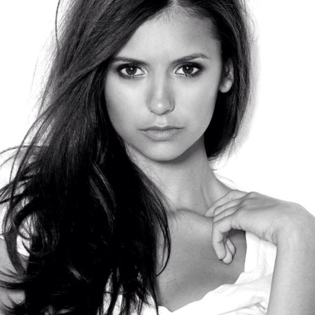 Hi it's Elena {Bisexual Single } I won't bite! If i did bite it would just be a pinch! {Looking for someone to Love} Always Hanging with friends!