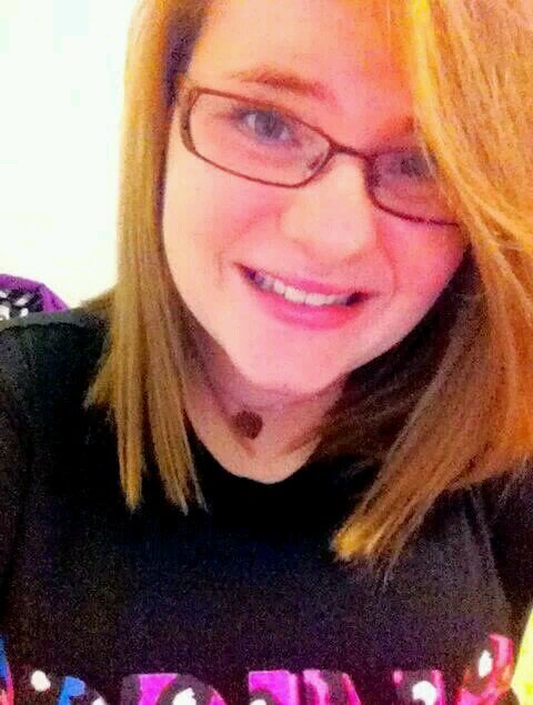 Am I really supposed to describe myself? How shallow - decide for yourself who I am.