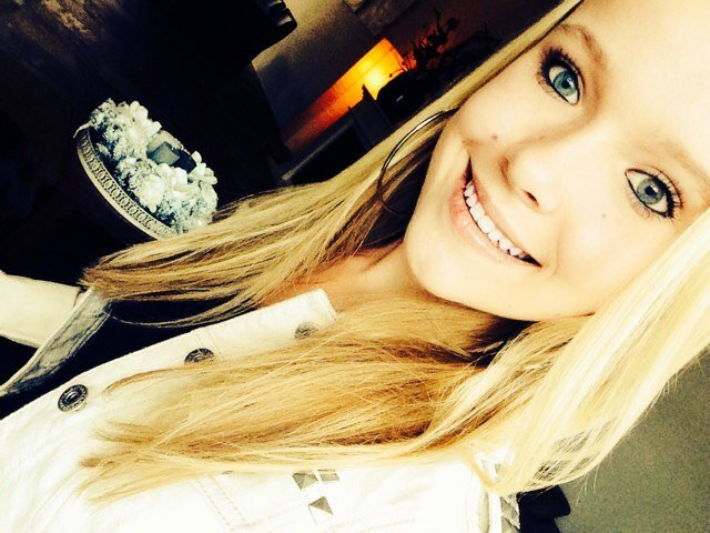 instagram : xxllotte - mn best 4 ever loveyou xlaura - myalll kus imke ** love you besttt x' Lynn '33