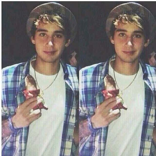 OrgasmicLewk's profile picture. i was looking for something to keep me alive, so on the way i found 5 aussies