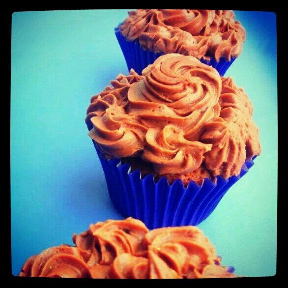 Bespoke, hand decorated luxurious Cakes, Cupcakes and Desserts.
We specialise in #cakes #cupcakes #corporatecakes #corporatecupcakes with UK delivery