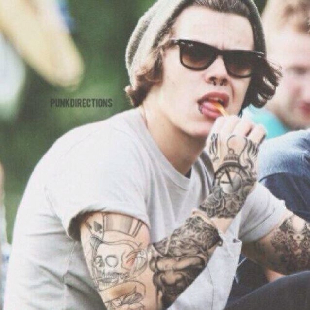 Im Harry. Im a Bad Boi. And i honestly dont care. [GAY]