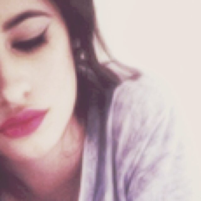 HeyyEllie's profile picture. 