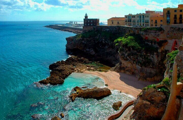 Esta cuenta se dedicara a mostrar las quejas de los ciudadanos de Melilla.Si alguien tuviera alguna que escriba un MD