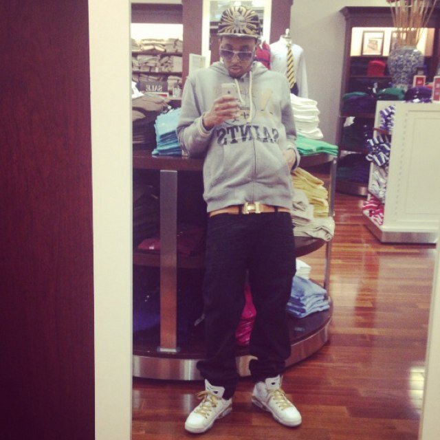 A average guy that is a #RETROJORDAN fanatic who makes Enough money to buy your girl whatever she wants!