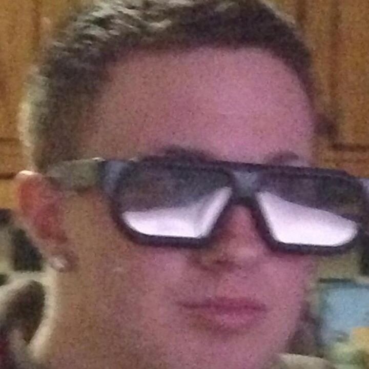 Hi Im 19 years, Im a professional DJ in Ireland. Follow this account and it will follow you back