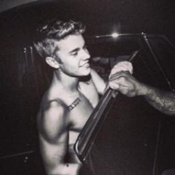 Você tem um sonho ? Não deixe que os outros derrubem você , lute por aquilo que você acredita. - Justin Bieber