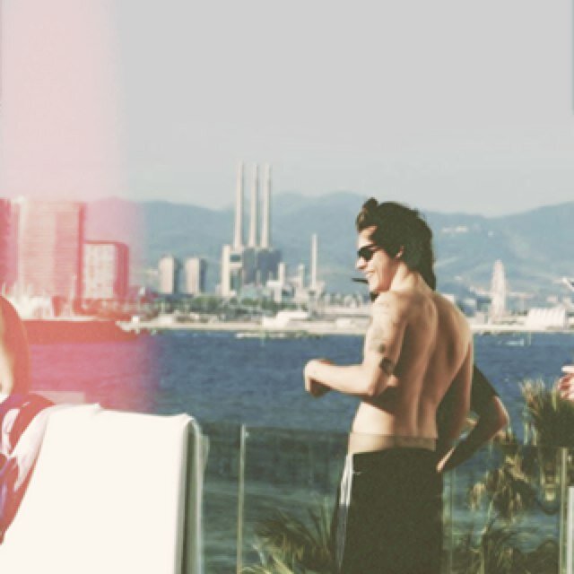 I gave you a free follow, so please  follow @GrandesMahone1D since she gave you the follow.