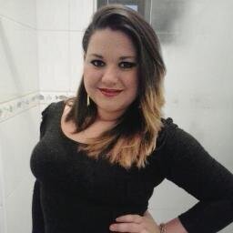 uma garota super ....estrovertida.....alegre......que adora dançar,pois a Dança e´a linguagem oculta da alma............