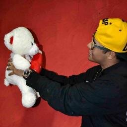 Quando vc se sentir só , ele se faz presente . Abrace um travesseiro & se seu amor for verdadeiro ele sentirá onde quer qe ele esteja  . Te Amo @DalesteBR