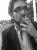 Escritor no leído, intento de letrogrado, jugador sin juego, socialista descreido.Bueno cebando fernet.