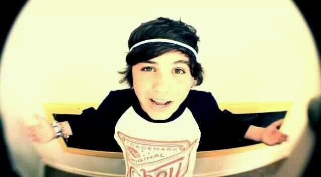 Sam Pottorffs Laugh Made Me Fall In Love With Him.
Its OK to be a glowstick; sometimes you need to break before you shine.