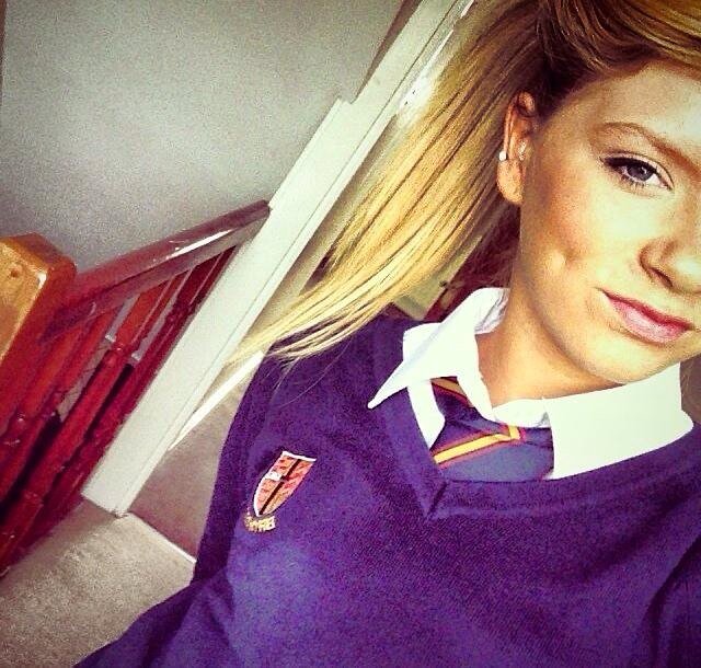 Follow my new twitter pretty please @paigeevans121