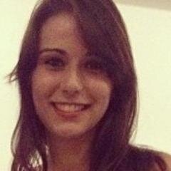 Se te faz sorrir, é porque te faz bem. Se te faz bem, não deixe escapar.