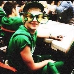 FOLLOW @insecuremalik THANK YOU ILY BEAUTIFULS