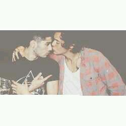 ☆ No me sigas aqui, sigue a estas cuentas @itsmysexyzayn y @imveryuggly @itsmysexyharry  te dare folloback ☆