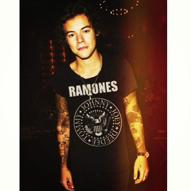 Follow @StrawZarryPie thaaanks. xx