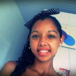 Amo minha vida, pois oq tenho deus me deu com todo amor :)