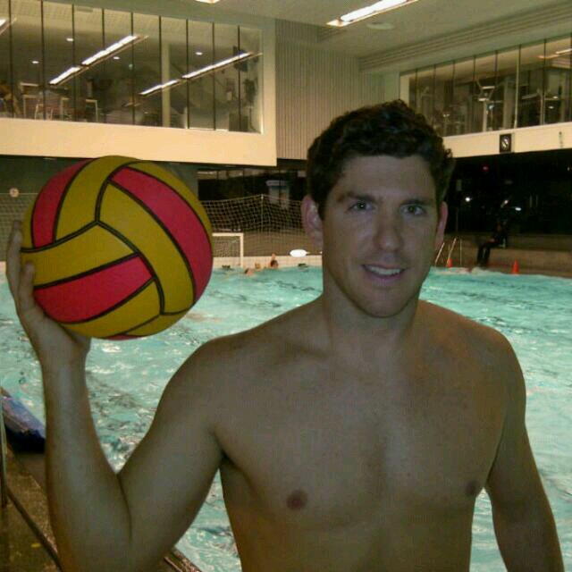 Dios. Padre y esposo, Venezolano-Portugués, Odontólogo (estética y prótesis), Tec. Dental, Natacion, Waterpolo, Bodyboard, Viajero y Magallanero/ Real Madrid