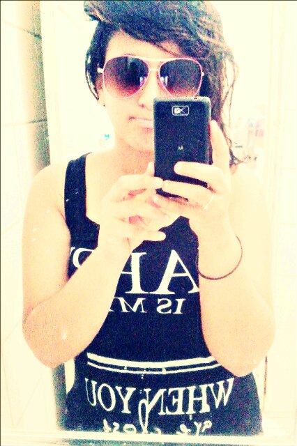 ~~Meio , boba, torta , tonta, arrogante  ;  feia ;    idiota ^_^~~ ... ~~Tumblr:http://t.co/EowhjXMeC8
 Ask-me?http://t.co/QGikhwMWdr