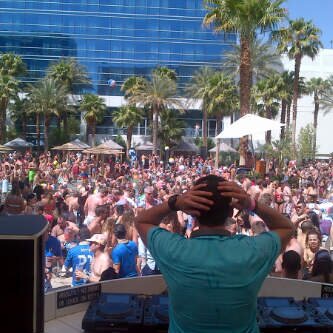 We are committed to giving giving you the best Las Vegas club and pool experience with out damaging your checkbook.