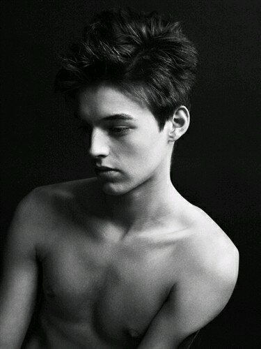 เฟ่ดเฟ่นะจ๊ะ ทักพี่ได้ตลอด พี่ไม่ทวีตแต่พี่ตอบเร็วเสมอ.