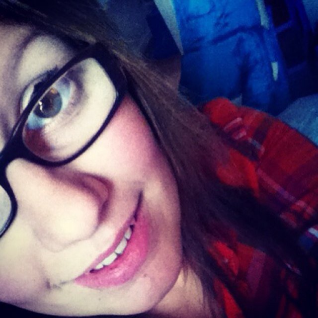 Hey babess im justina 
Follow me i follow back!! ✌