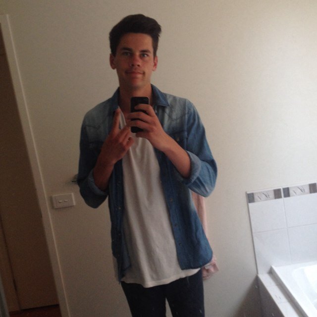 BLambden's profile picture. Melbourne 17 seda