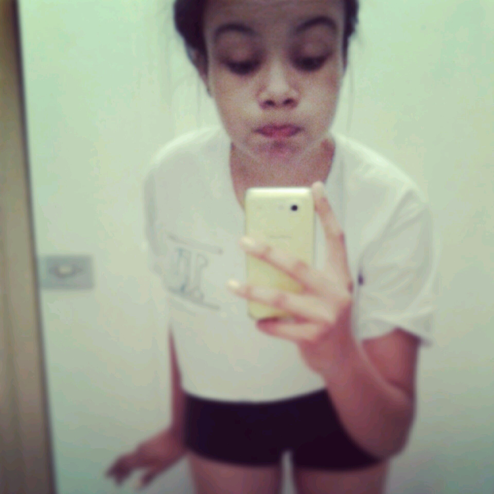▶I'm a Brazilian Girl • Mixer • Directioner • Swiftie • I Love Music And Dance • Books And Headphones • Alone Girl◀