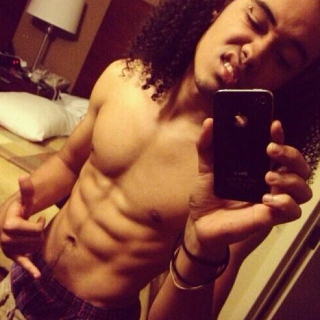 The First Official Fan Page of the new upcoming artist @itstionphipps!! Get Break Necks single off iTunes now! http://t.co/ku4uAgTdLy