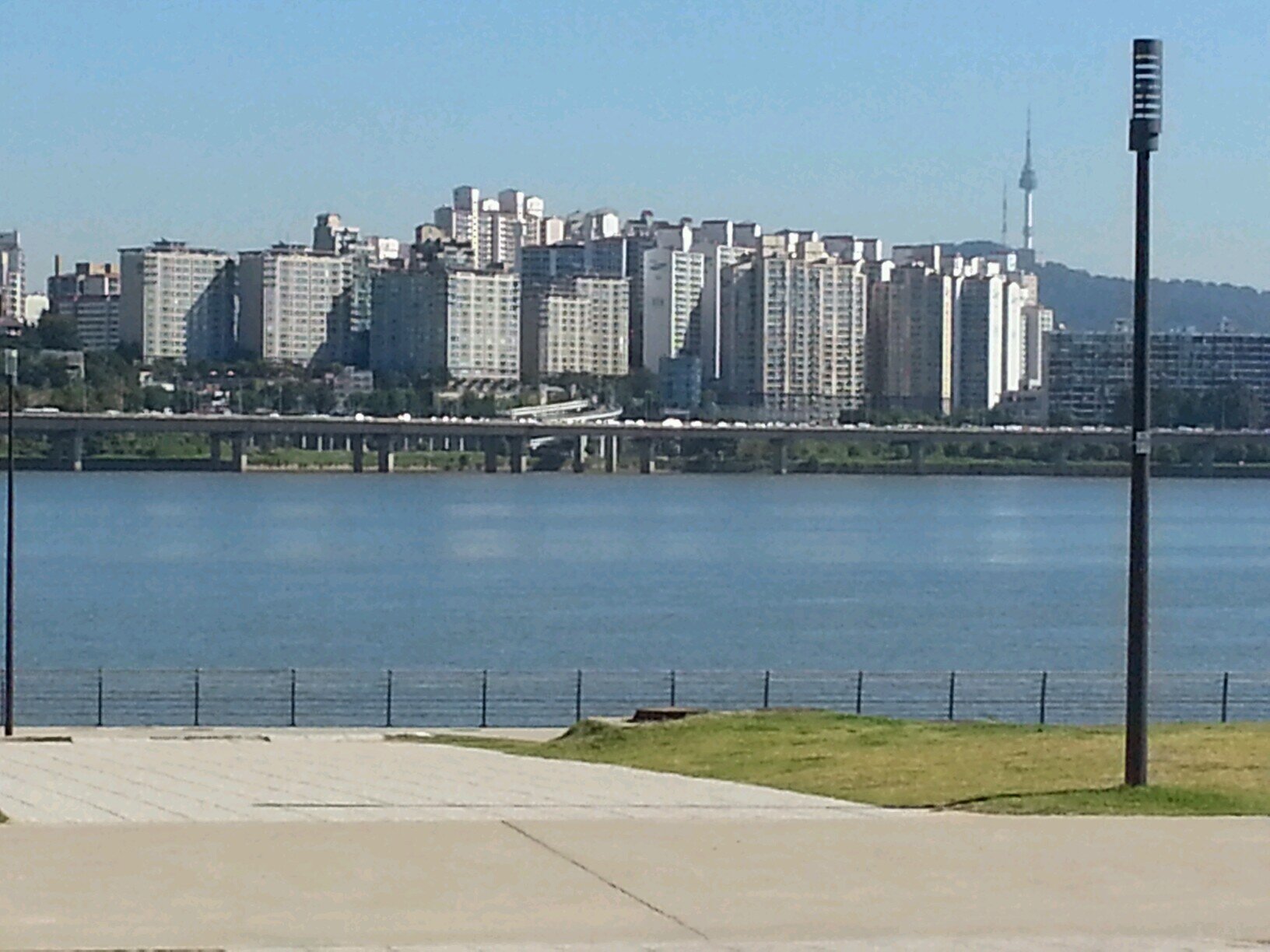 b63235939's profile picture. 민주주의는 죽었다